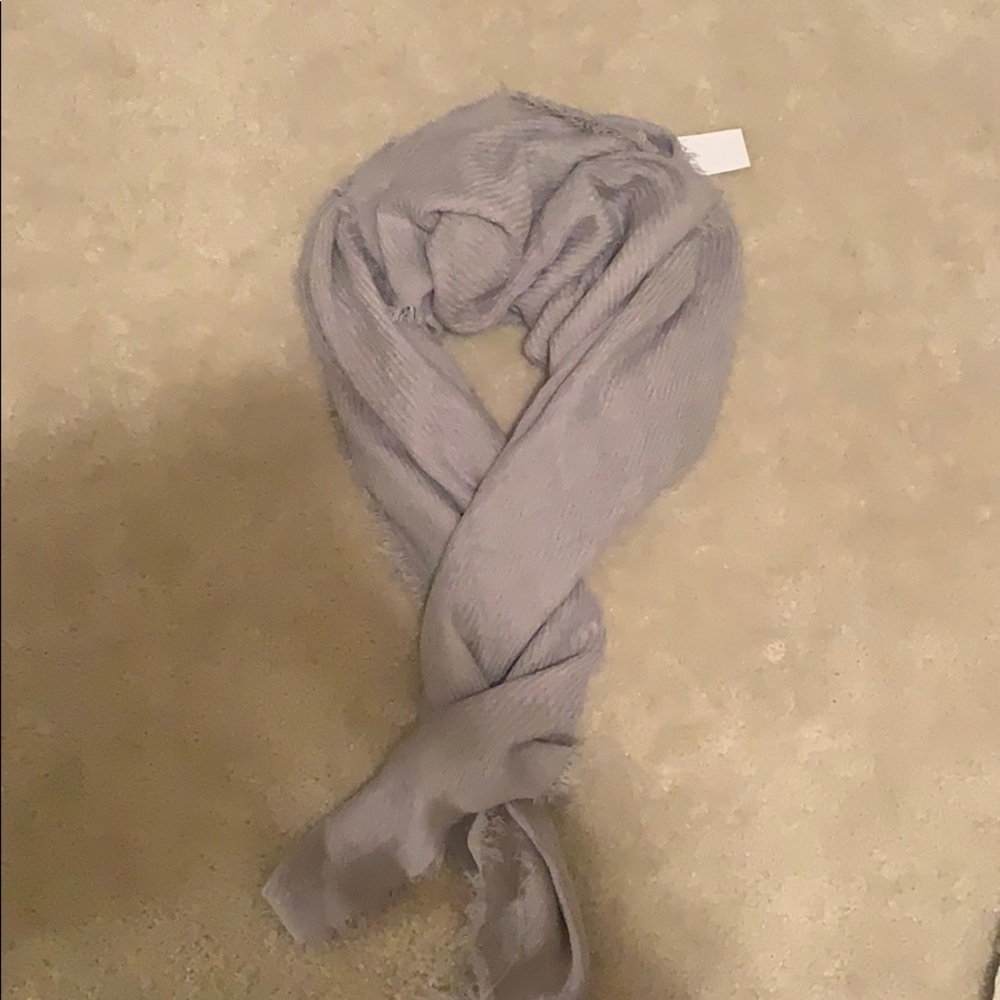 New! Gray scarf